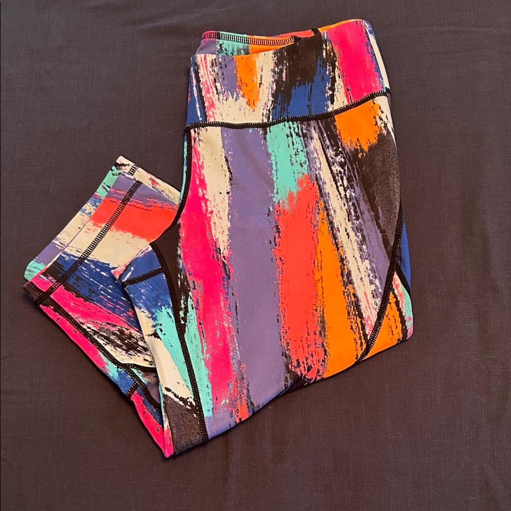 Zella Live In Cropped Capri Vibrant Abstract Print Leggings